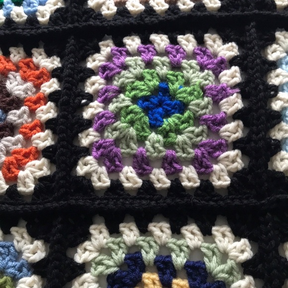 New Granny Square Crochet Afghan Child or Throw Size 35 " x 42" - Picture 5 of 6